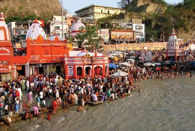 Pilgrims-Haridwar-Ganges-River-India-Uttarakhand